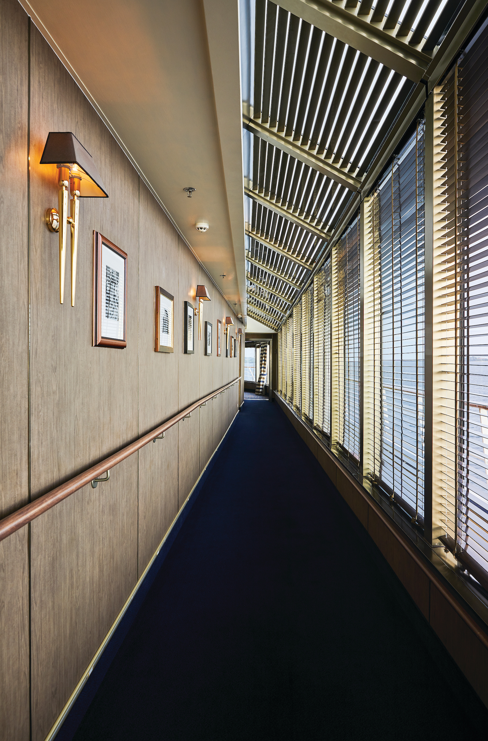 Silversea - Silver Wind - Observation Lounge 2.jpg